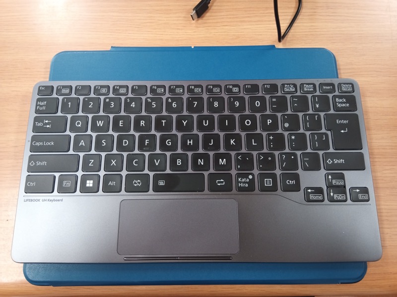 LIFEBOOK UH keyboard レビュー 軽く薄く打ちやすく モバイル利用のみならず普段利用にも iPadでのスクロールは可能だが難あり |  takeotaの物欲し雑記帳